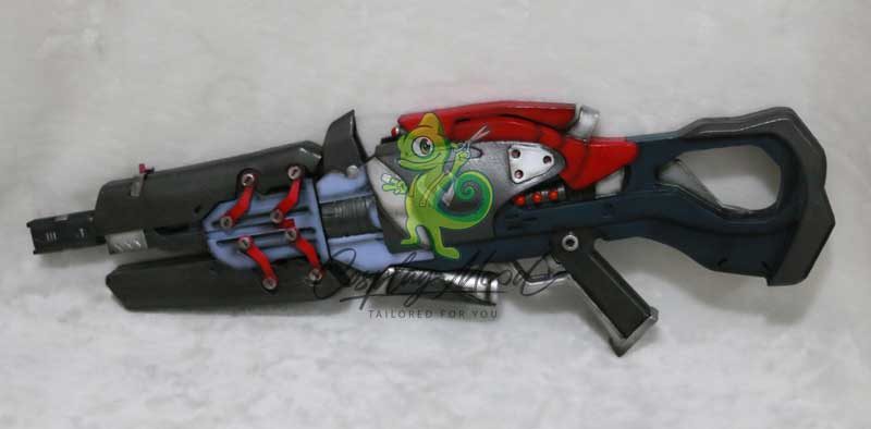 Arma-cosplay-Widomaker-Overwatch-con-logo